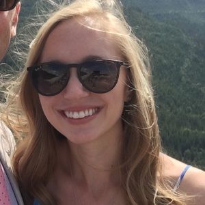 Meet your Posher, Laura